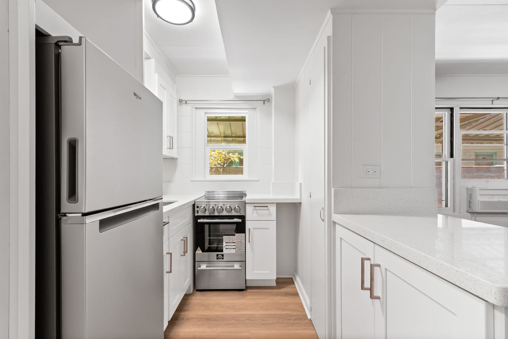 Honolulu Apartment: 2032 Kapiolani Boulevard