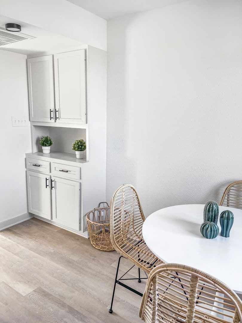 Beaumont Apartment: 2020 Cottonwood St