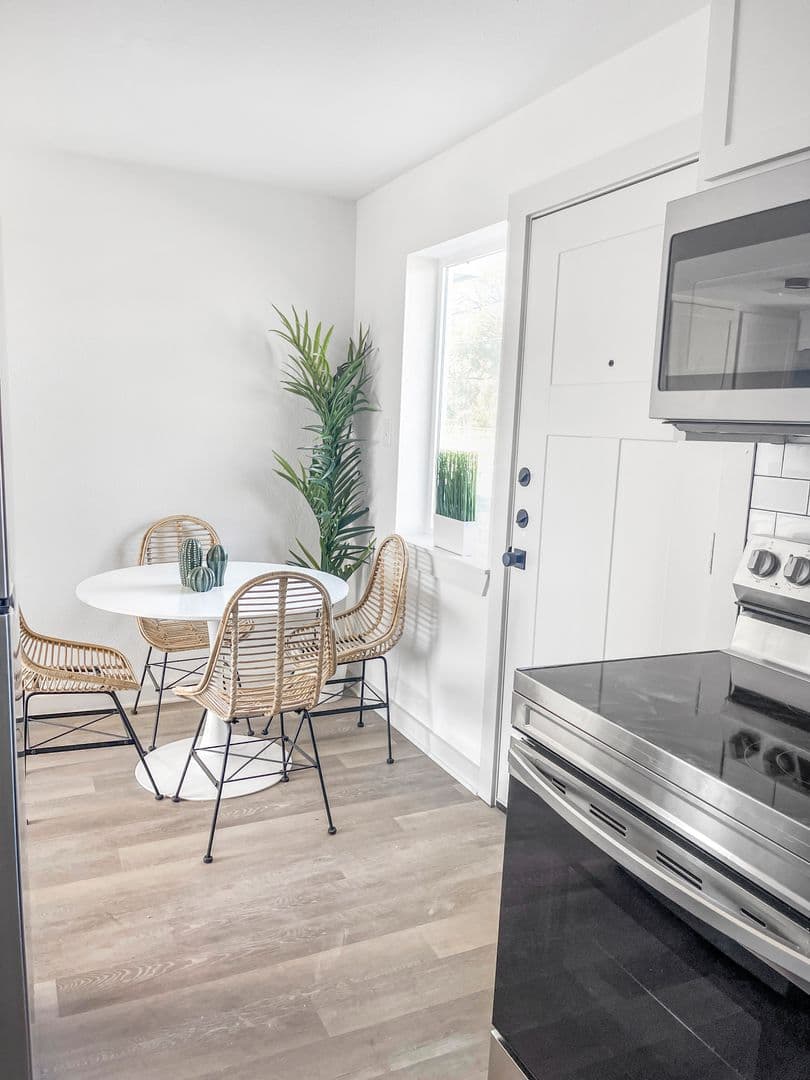 Beaumont Apartment: 2020 Cottonwood St