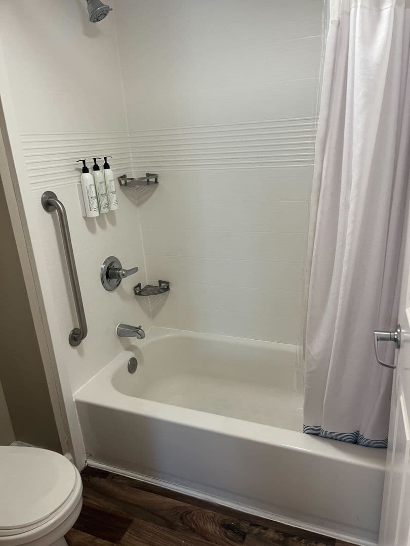 Englewood Apartment: 7877 S Chester St