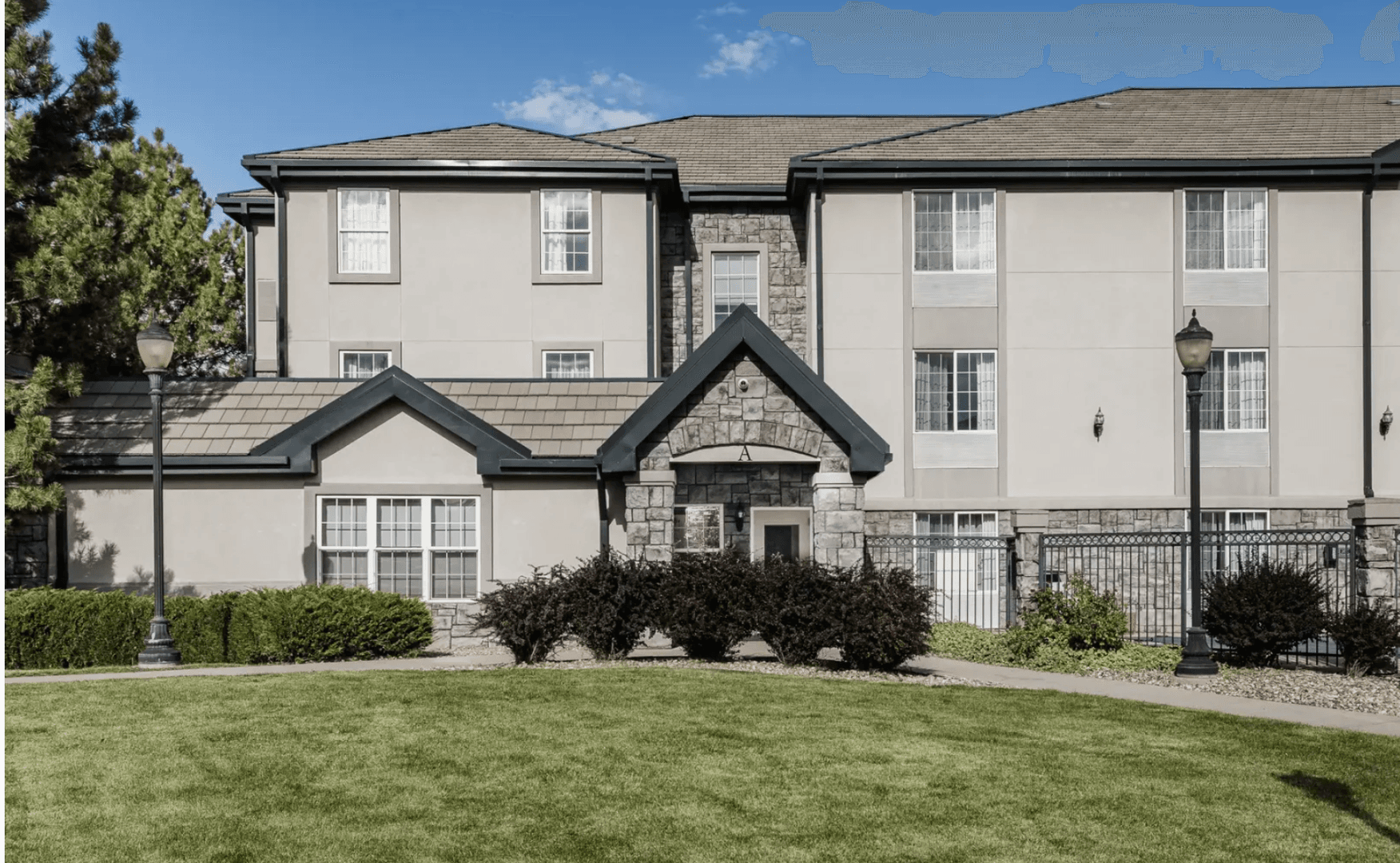 Englewood Apartment: 7877 S Chester St