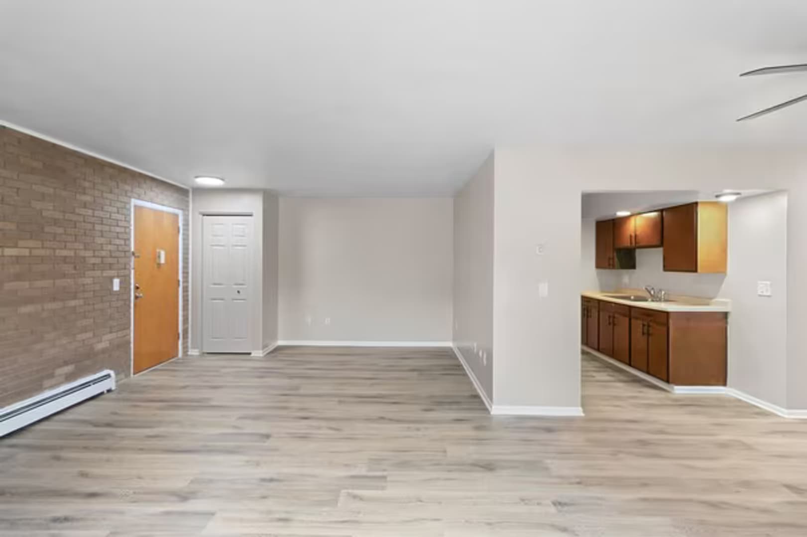 Mason Apartment: 703 S Rogers St