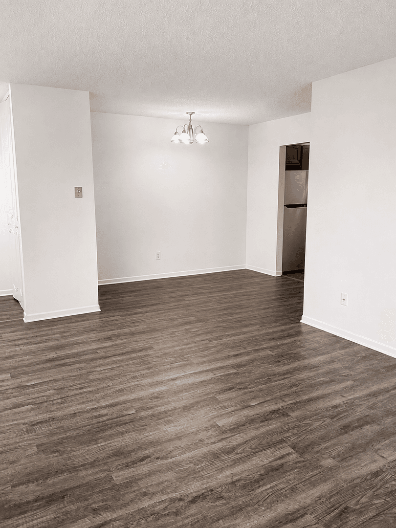 Leslie Apartment: 4415, 4425 Hull Road