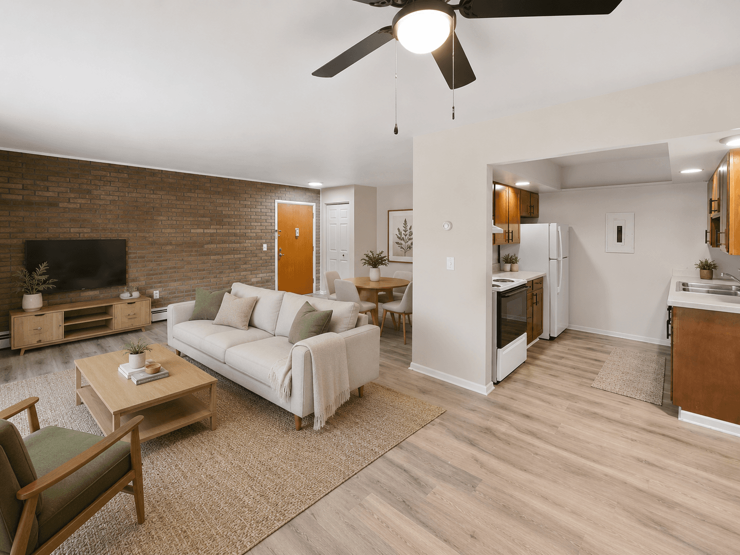 Mason Apartment: 703 S Rogers St