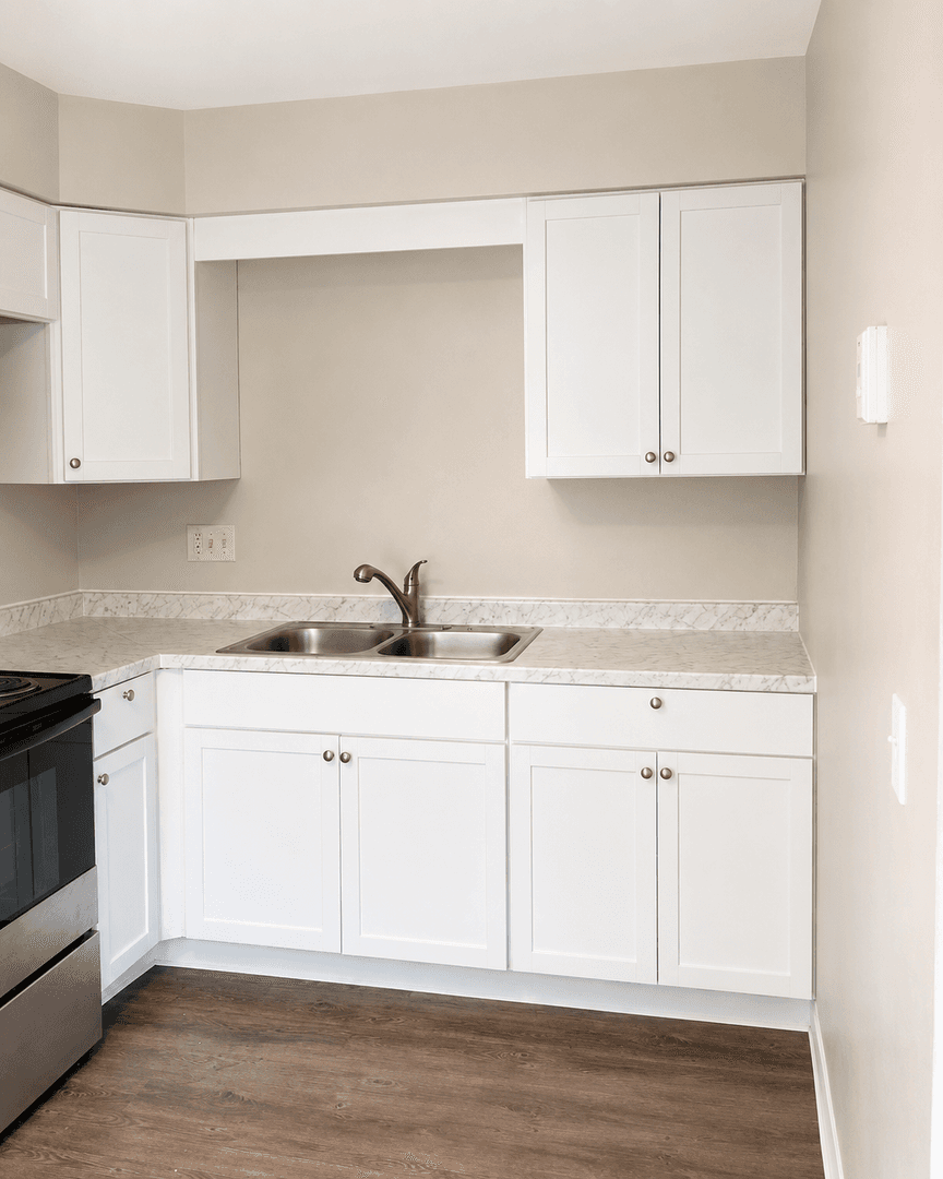 Lansing Apartment: 3225-3227 Holiday Dr