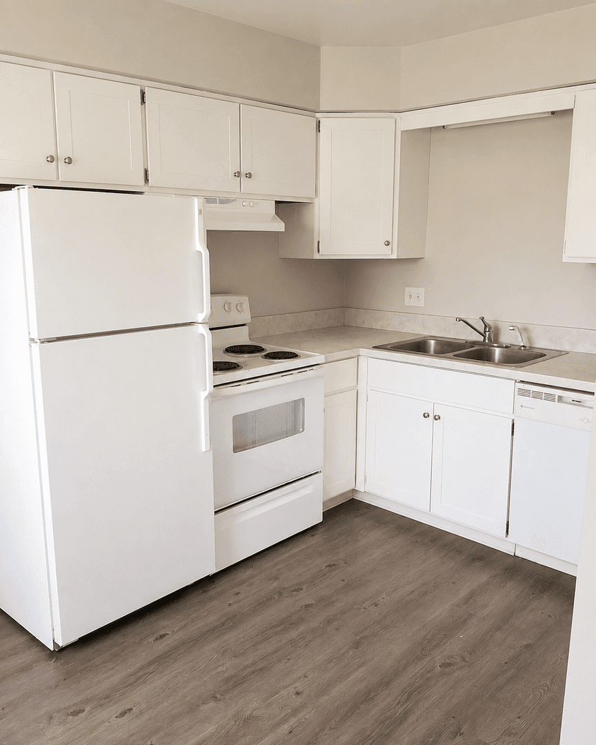 Lansing Apartment: 3225-3227 Holiday Dr