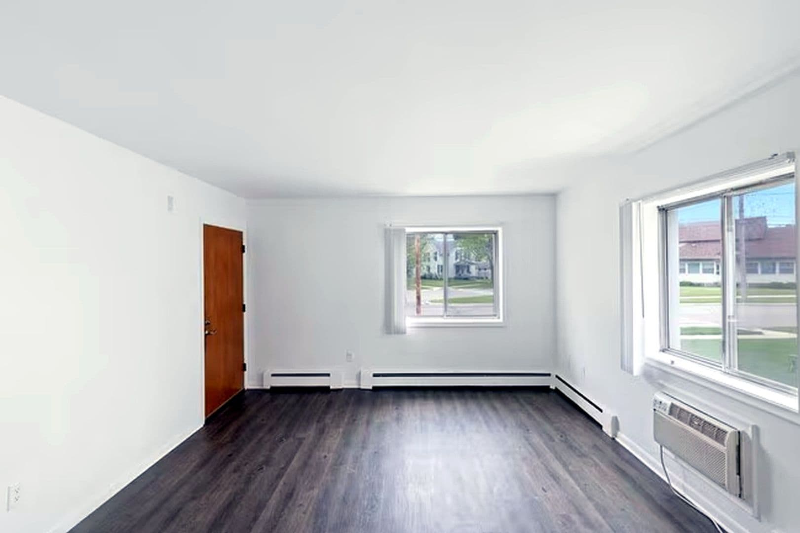 Grand Ledge Apartment: 412 & 418 N. Clinton Street