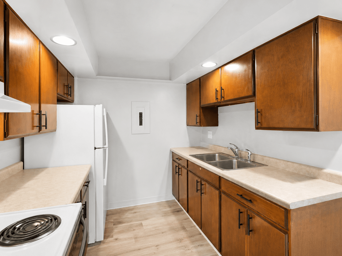 Mason Apartment: 703 S Rogers St
