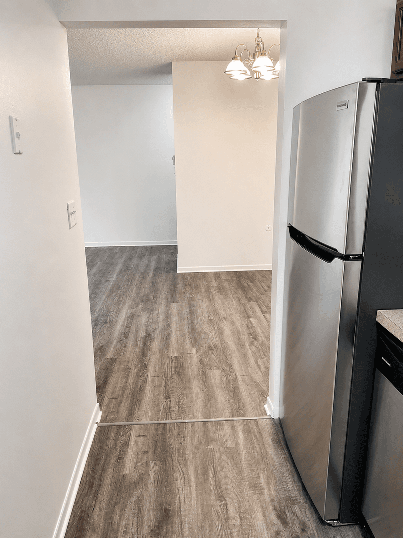 Leslie Apartment: 4415, 4425 Hull Road