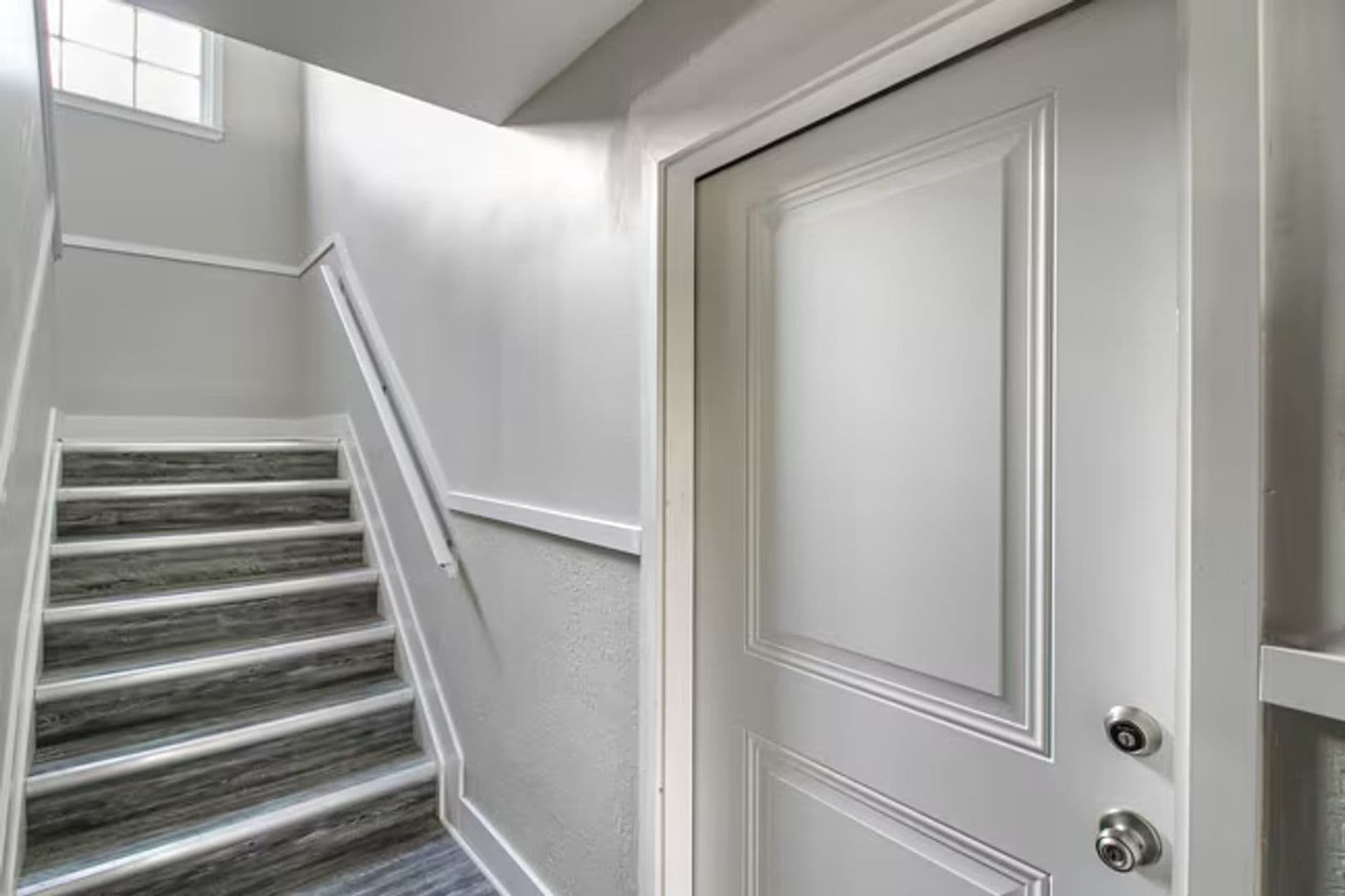 Lansing Apartment: 3225-3227 Holiday Dr