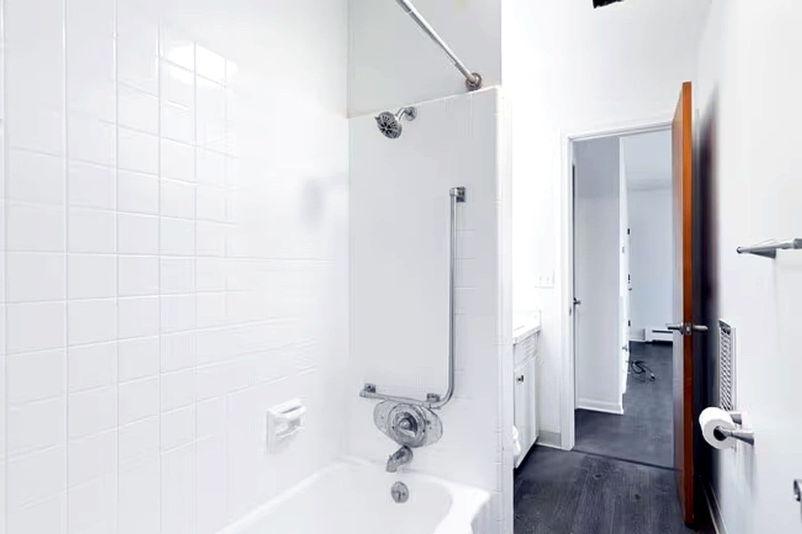 Grand Ledge Apartment: 412 & 418 N. Clinton Street