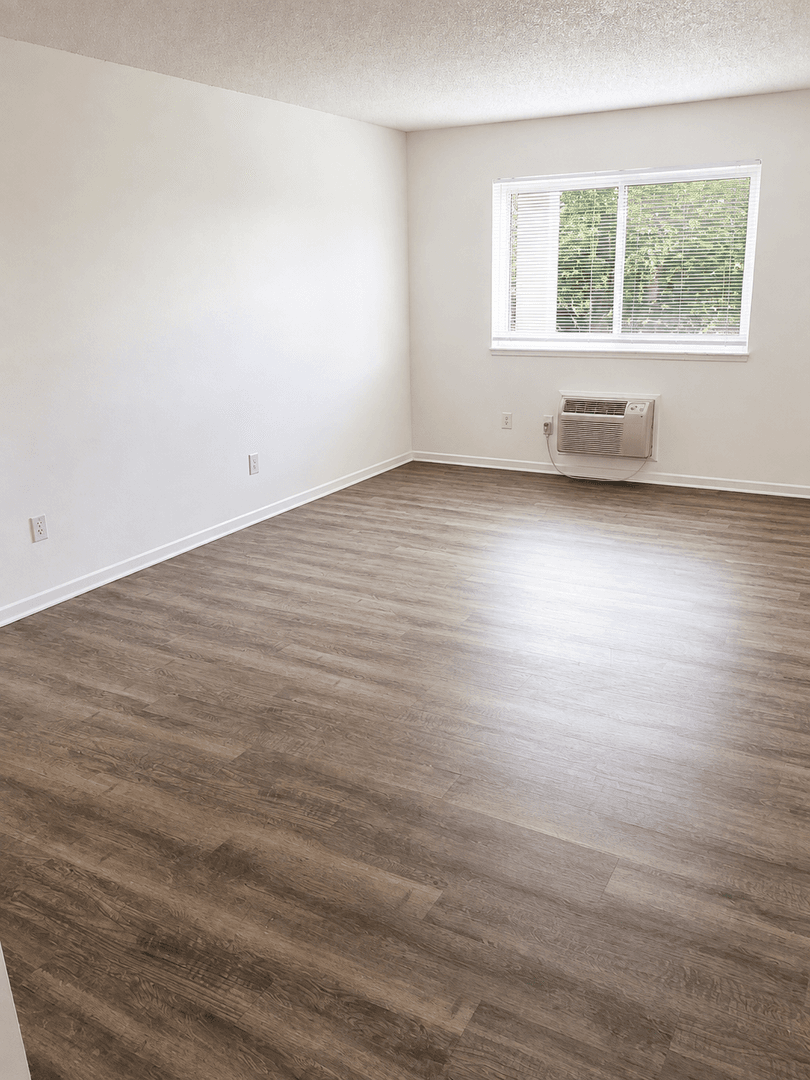 Leslie Apartment: 4415, 4425 Hull Road