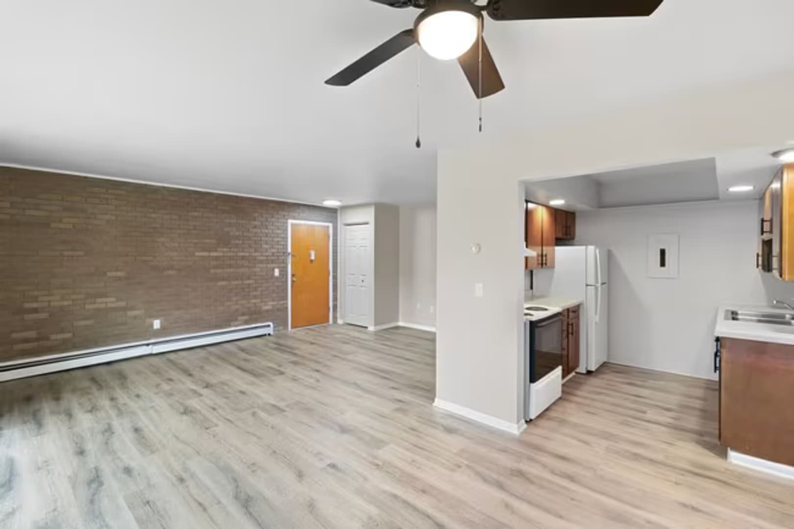Mason Apartment: 703 S Rogers St