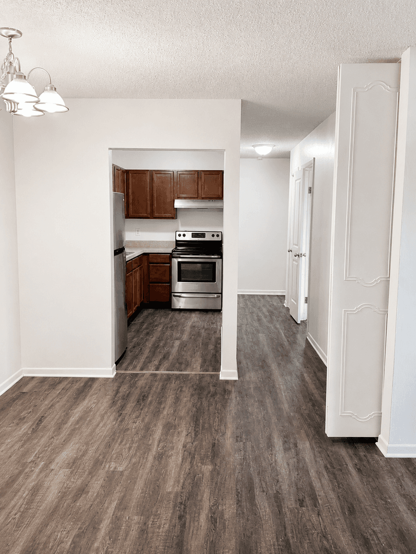 Leslie Apartment: 4415, 4425 Hull Road