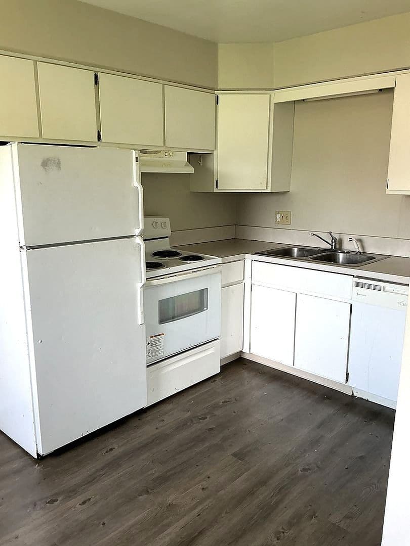 Lansing Apartment: 3225-3227 Holiday Dr