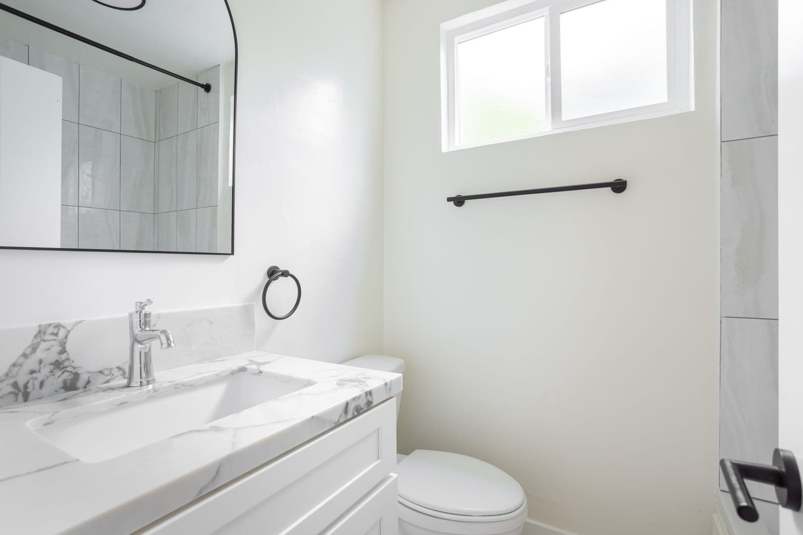 West Hollywood Apartment: 1211 N Detroit St
