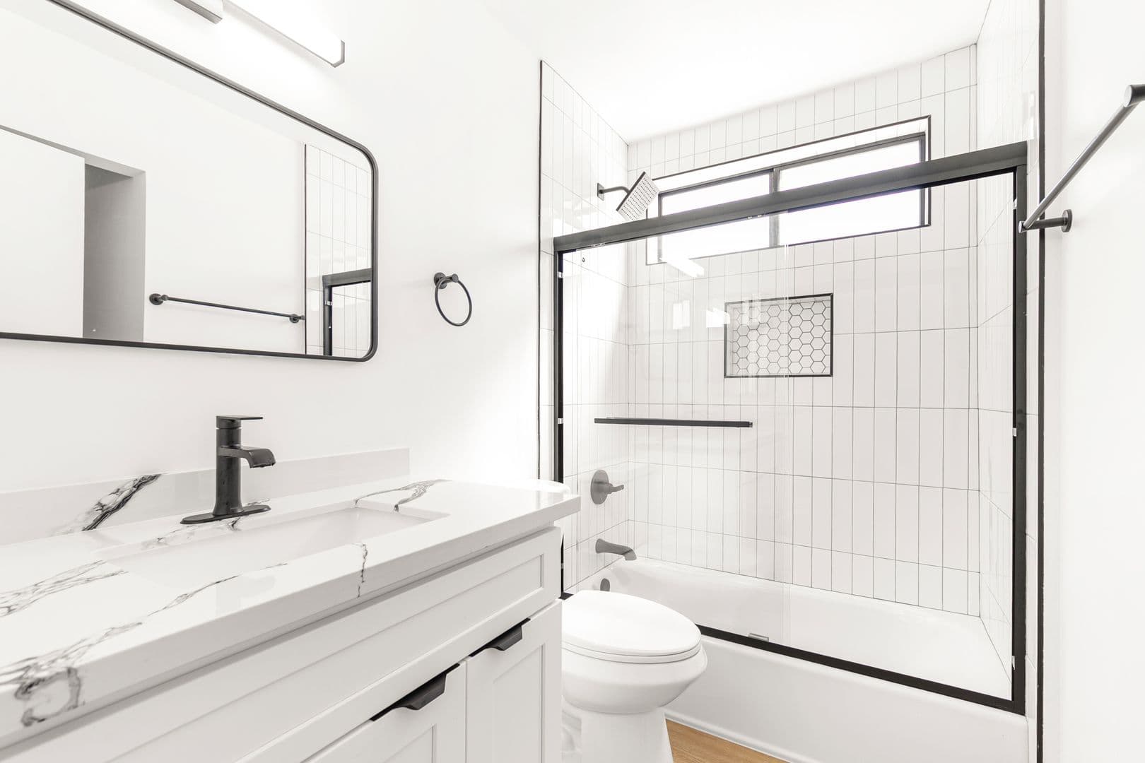 Los Angeles Apartment: 1332 N Vista St