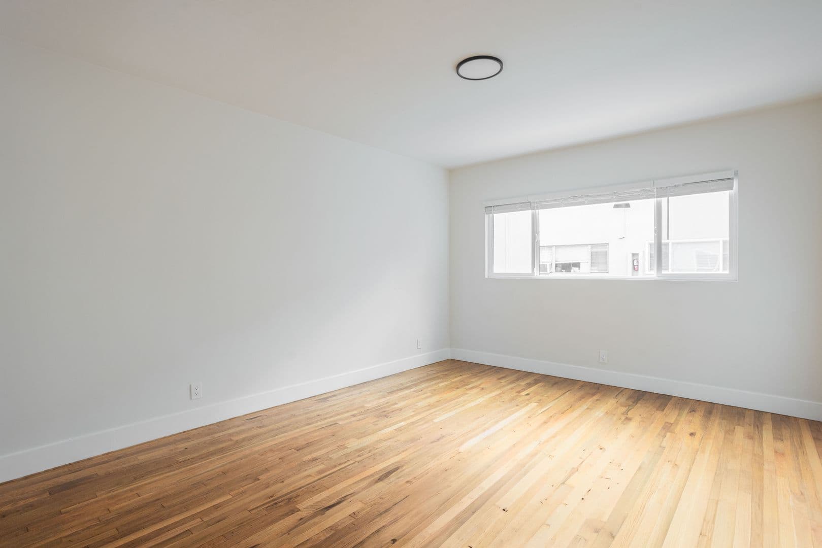 West Hollywood Apartment: 1211 N Detroit St
