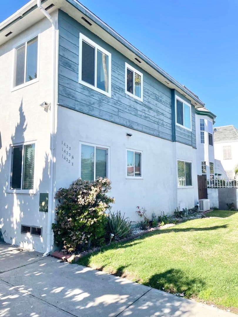 Los Angeles Apartment: 1433 S Meadowbrook Ave