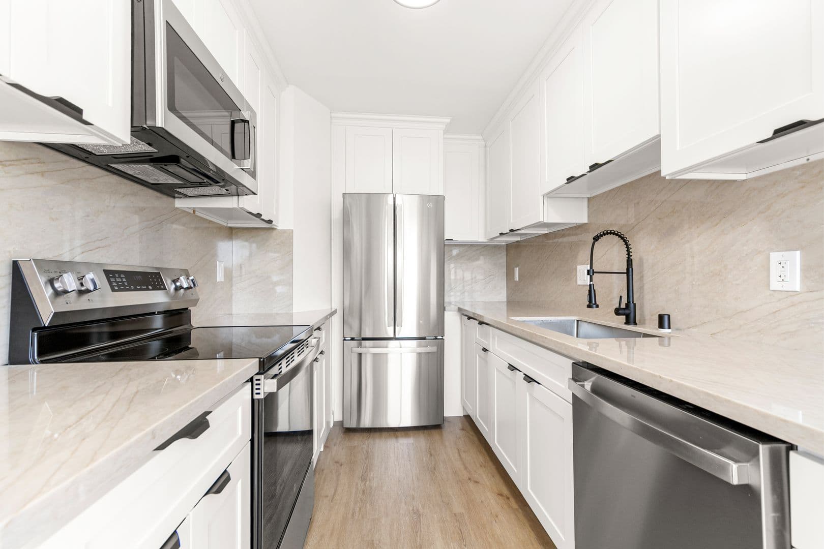 Los Angeles Apartment: 1332 N Vista St