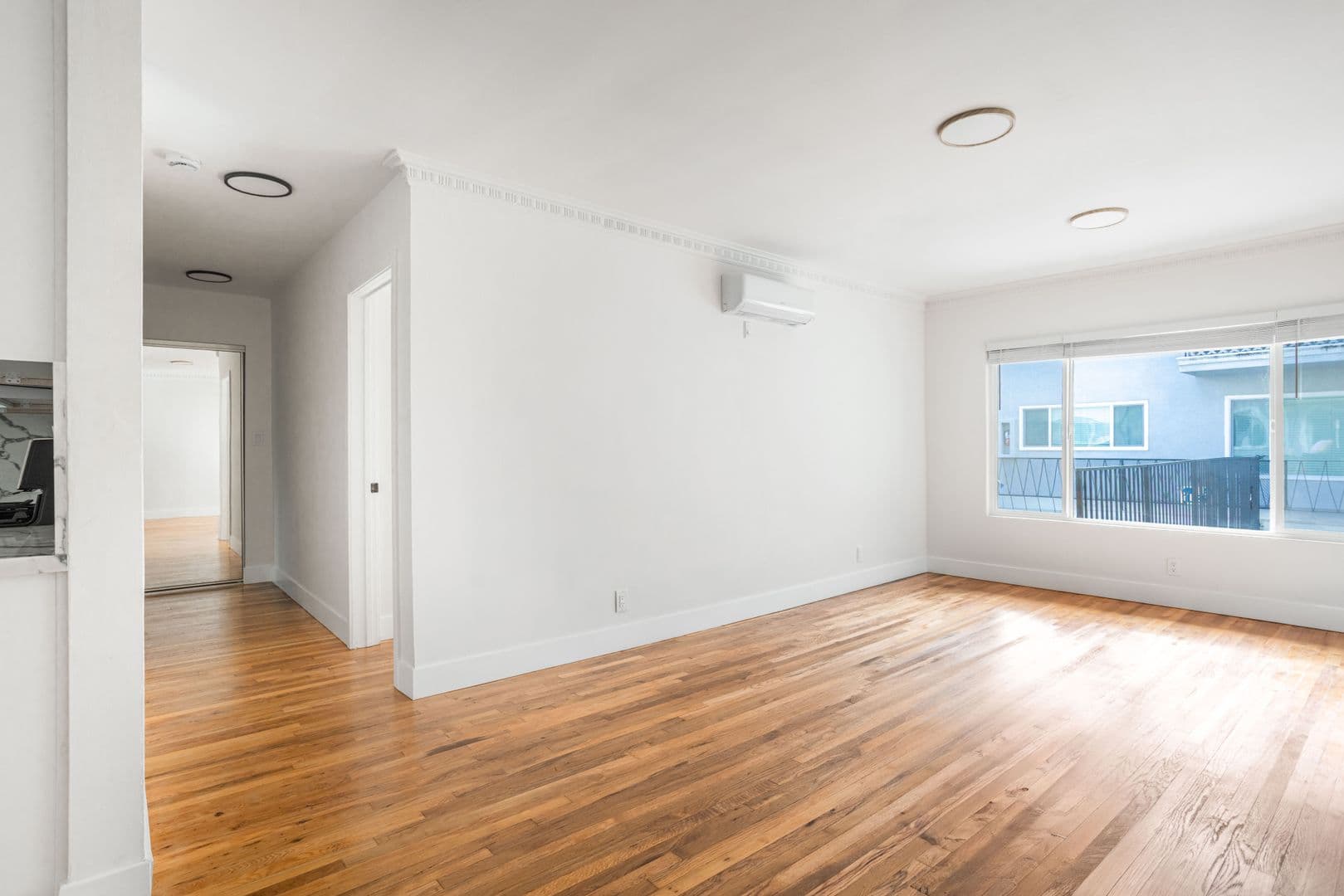 West Hollywood Apartment: 1211 N Detroit St