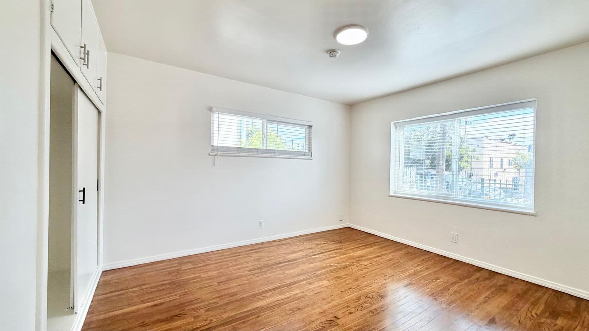 Los Angeles Apartment: 1433 S Meadowbrook Ave