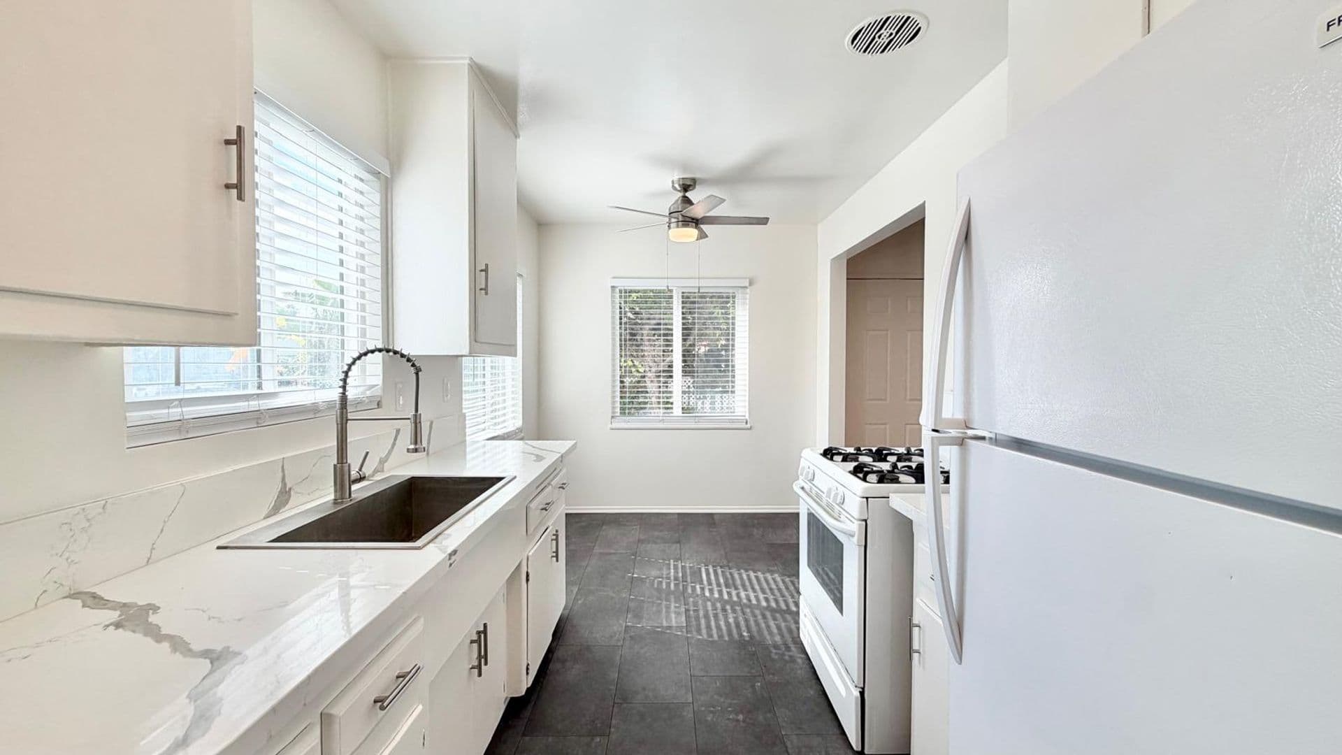 Los Angeles Apartment: 1433 S Meadowbrook Ave