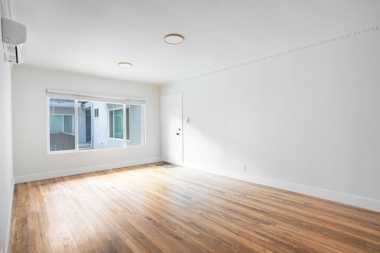 West Hollywood Apartment: 1211 N Detroit St