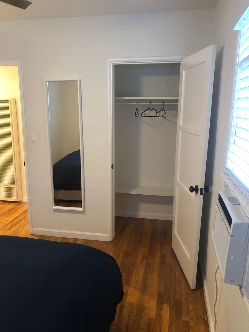 Valley Village Apartment: 12423-25 Chandler Blvd