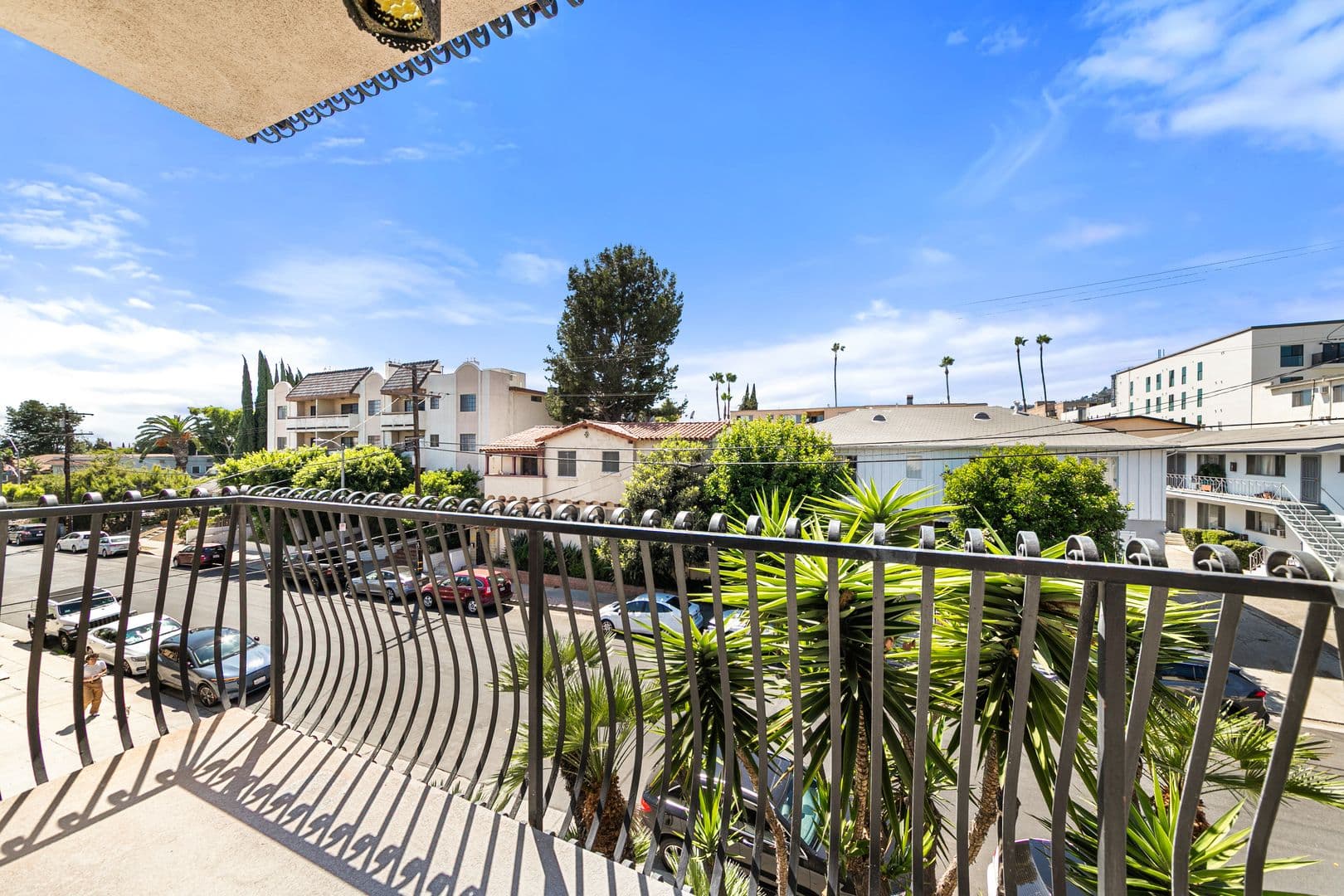 Los Angeles Apartment: 1332 N Vista St