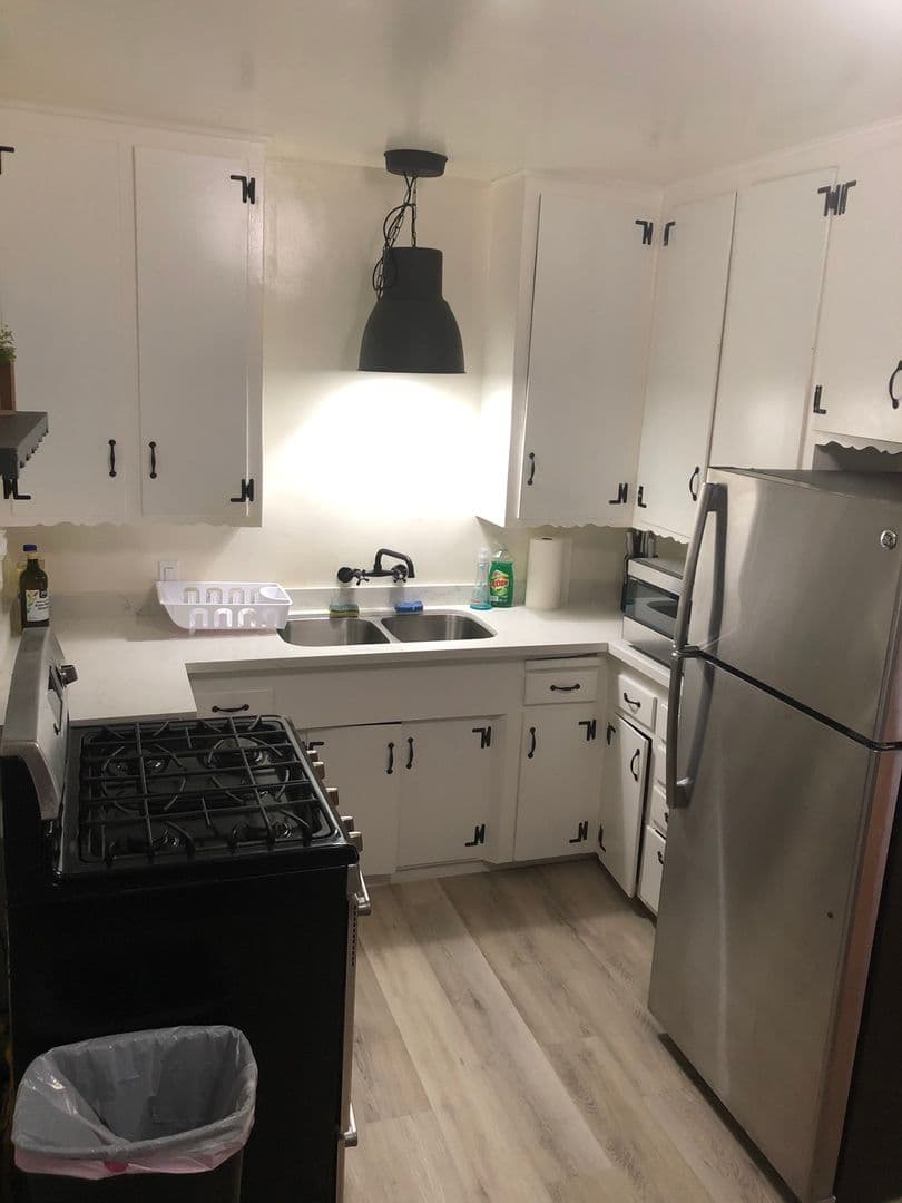 Valley Village Apartment: 12423-25 Chandler Blvd