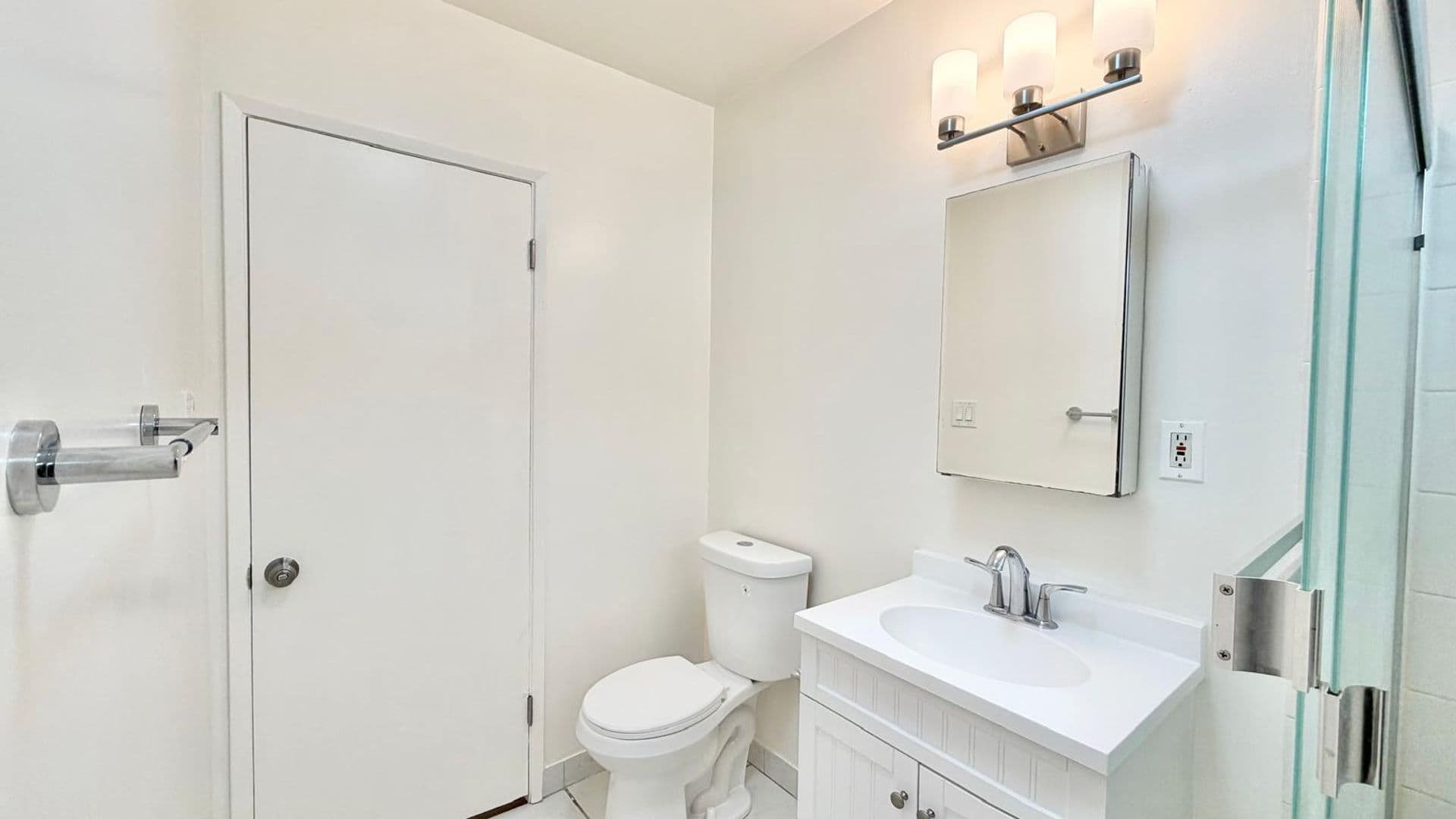 Los Angeles Apartment: 1433 S Meadowbrook Ave