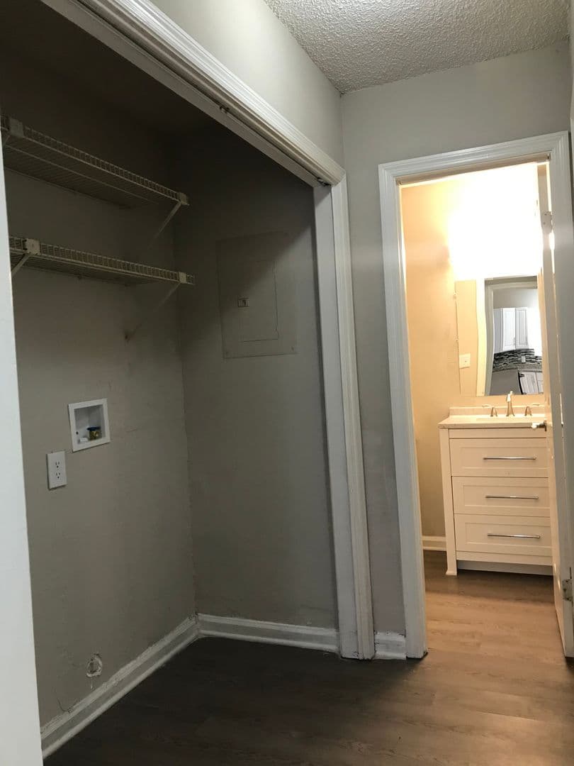 Union City Apartment: 4483 Flat Shoals Road