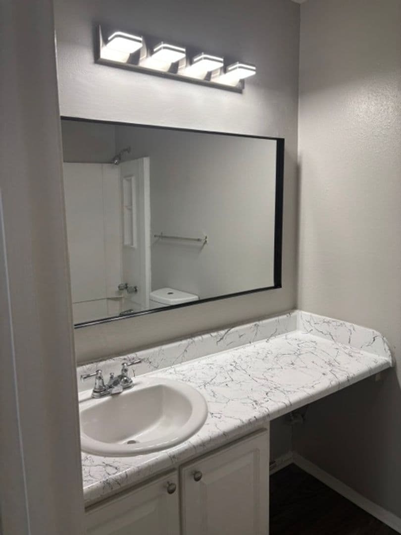 Birmingham Apartment: 660 Valley Crest Drive