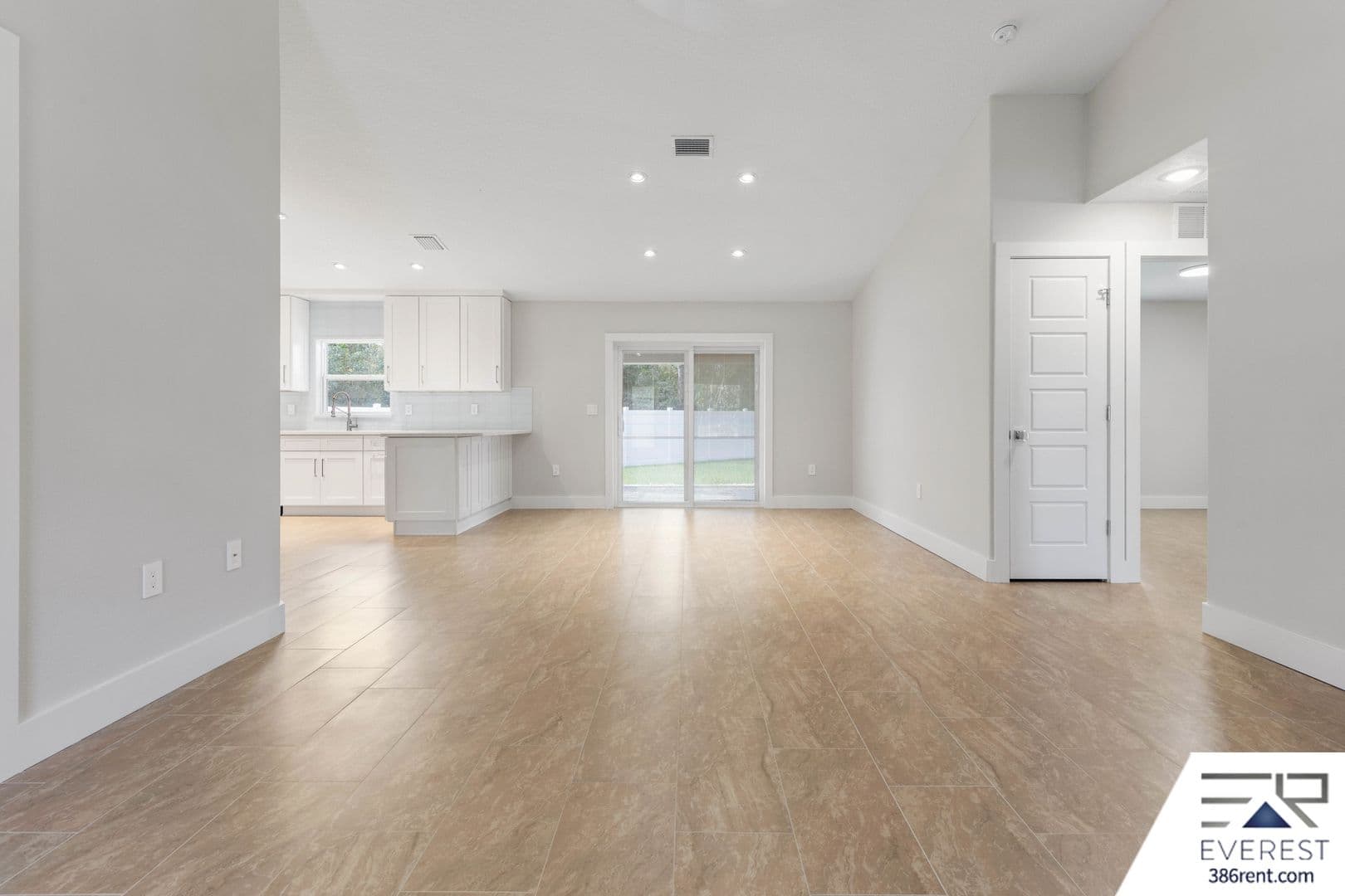 Palm Coast House: 12 Walt Place