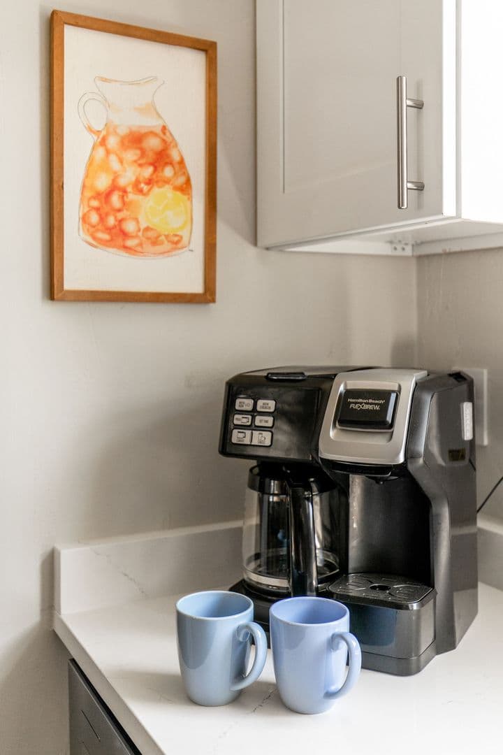 Springfield Apartment: 749 S Market Ave