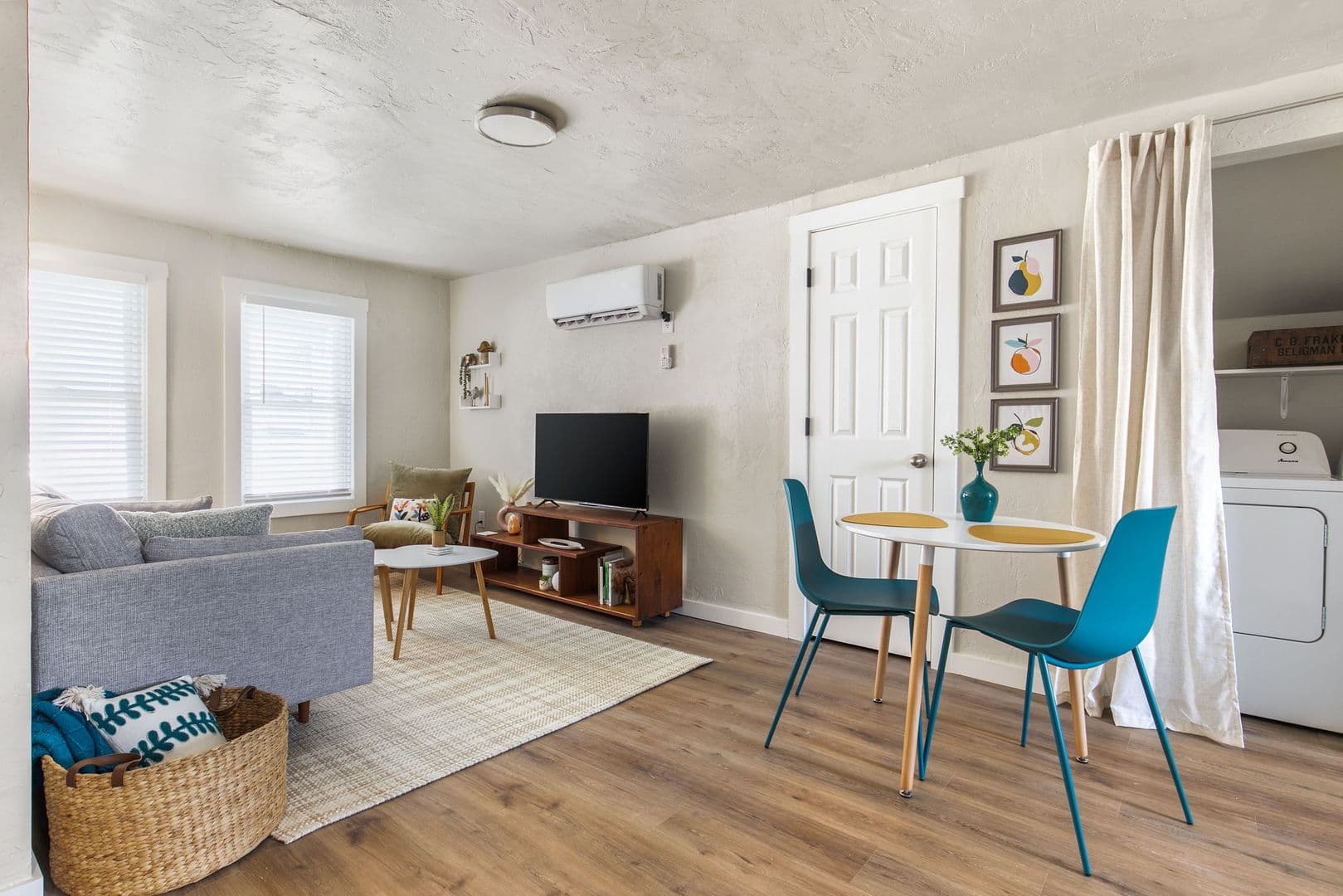 Springfield Apartment: 749 S Market Ave
