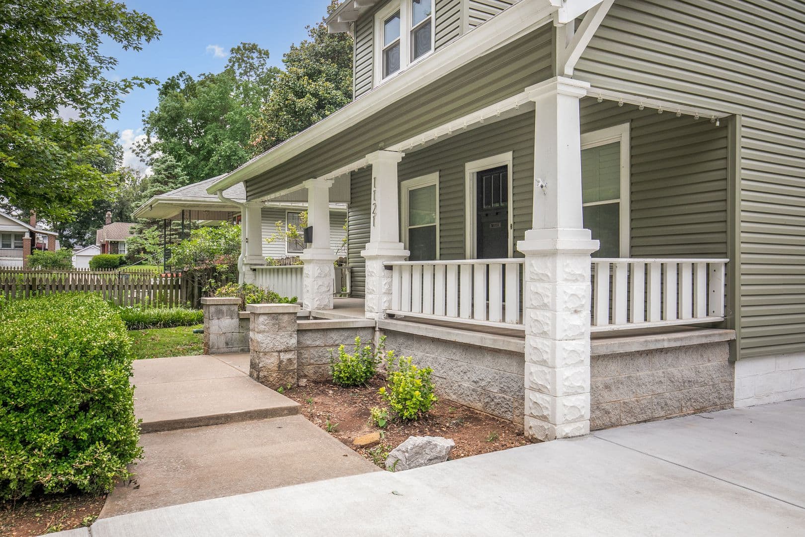 Springfield House: 1121 S Roanoke Ave
