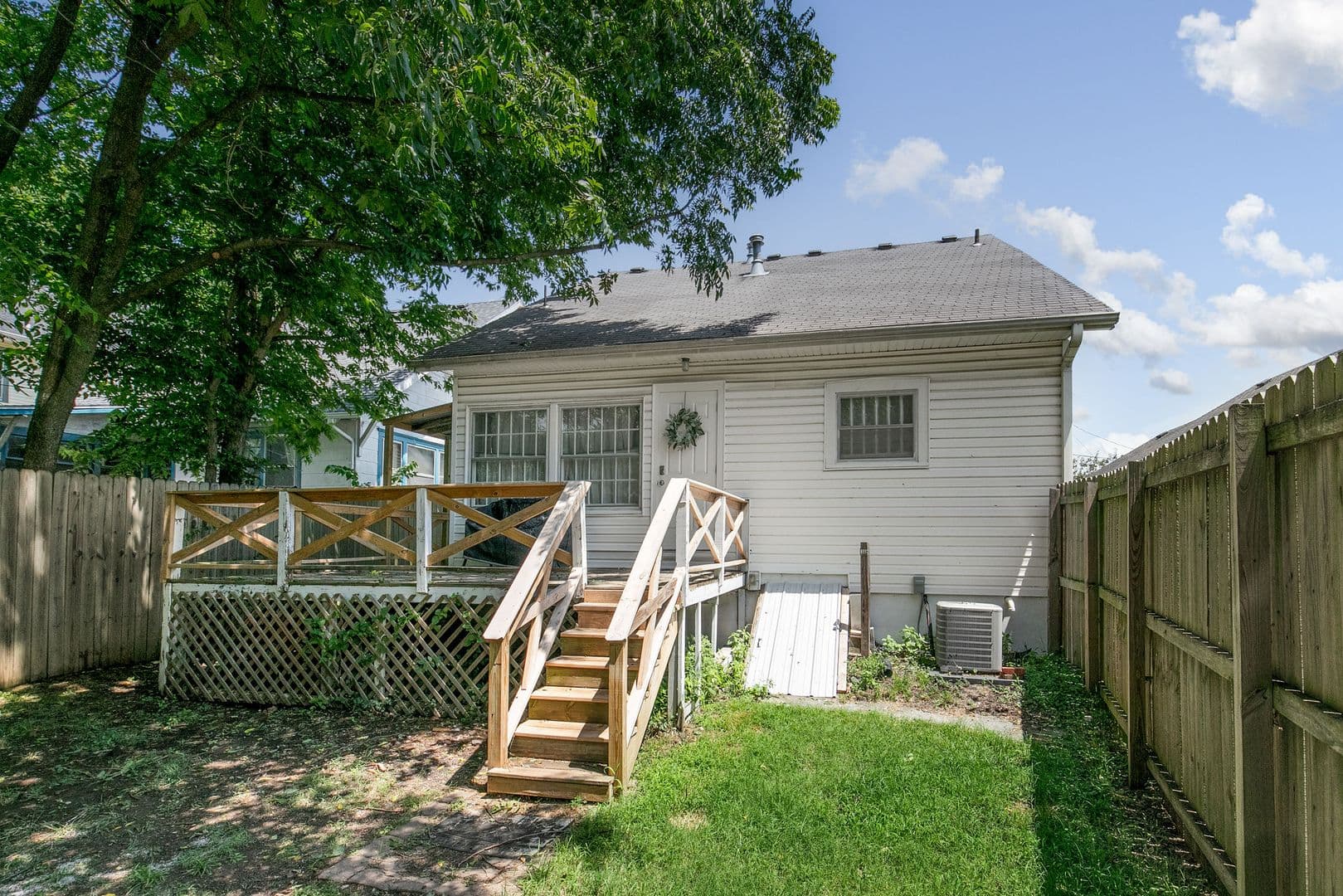 Springfield Apartment: 749 S Market Ave