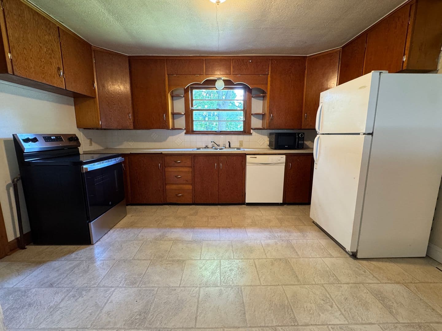 Springfield House: 1355 S Kentwood Ave