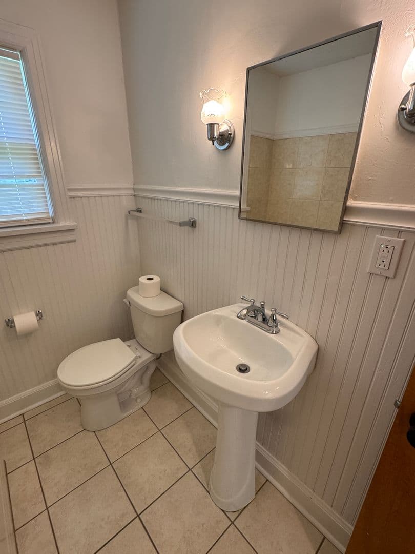 Springfield House: 1355 S Kentwood Ave