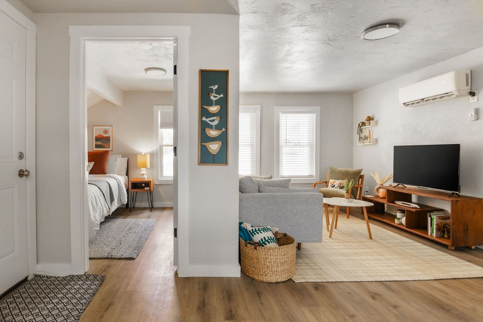 Springfield Apartment: 749 S Market Ave