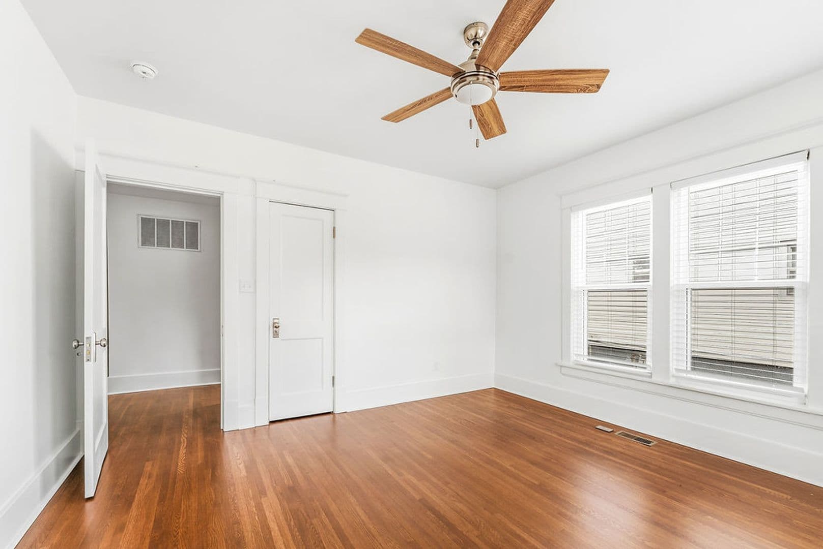 Springfield House: 601 E Delmar St
