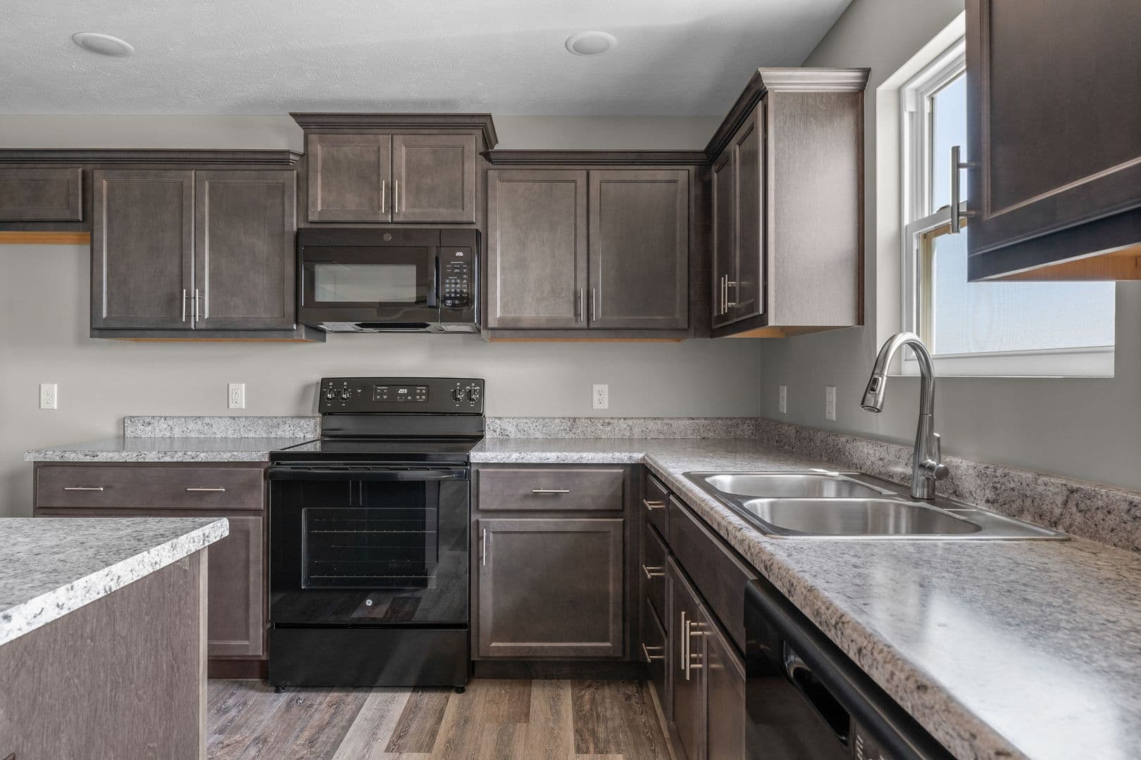 Republic House: 1392 E Perry St