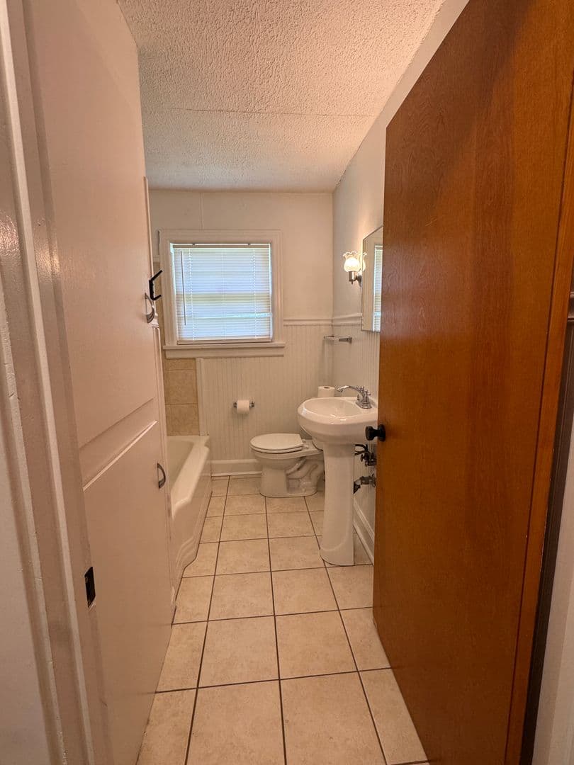 Springfield House: 1355 S Kentwood Ave