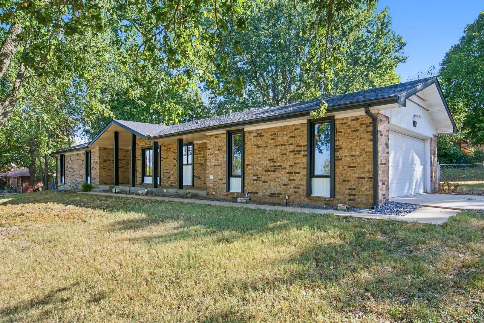 Willard House: 117 Ridgeview Dr