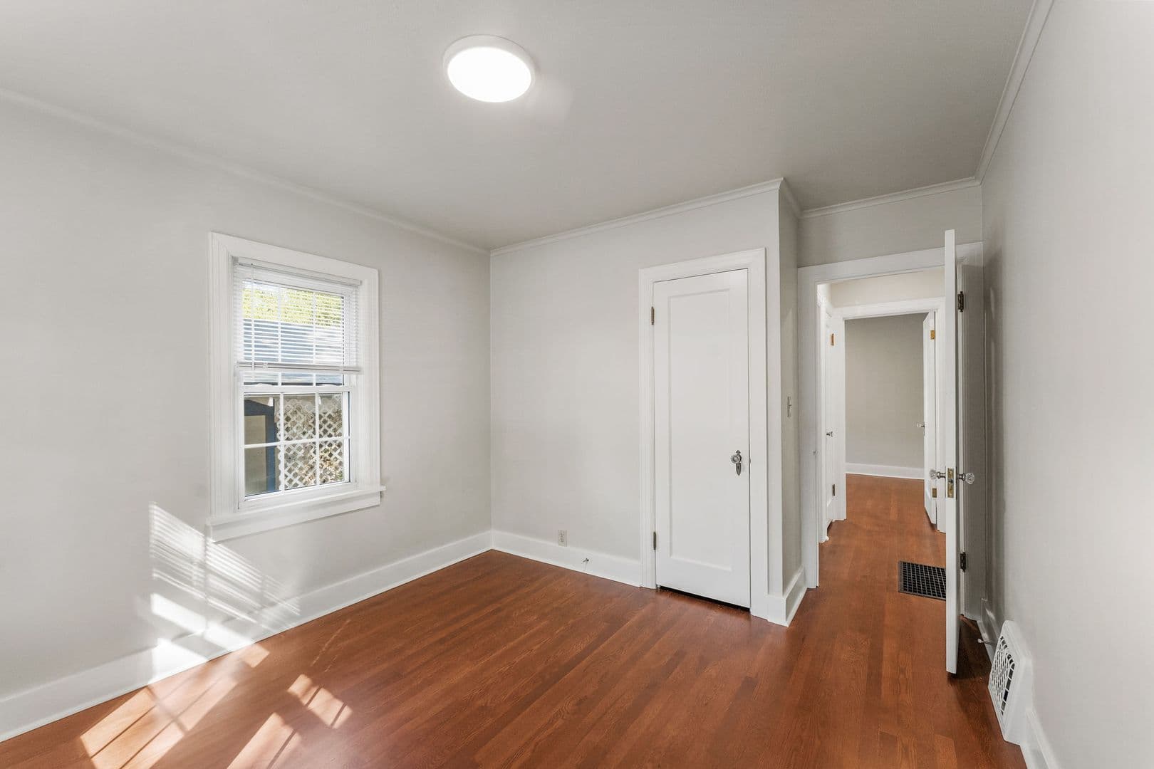 Springfield House: 307 W Portland St