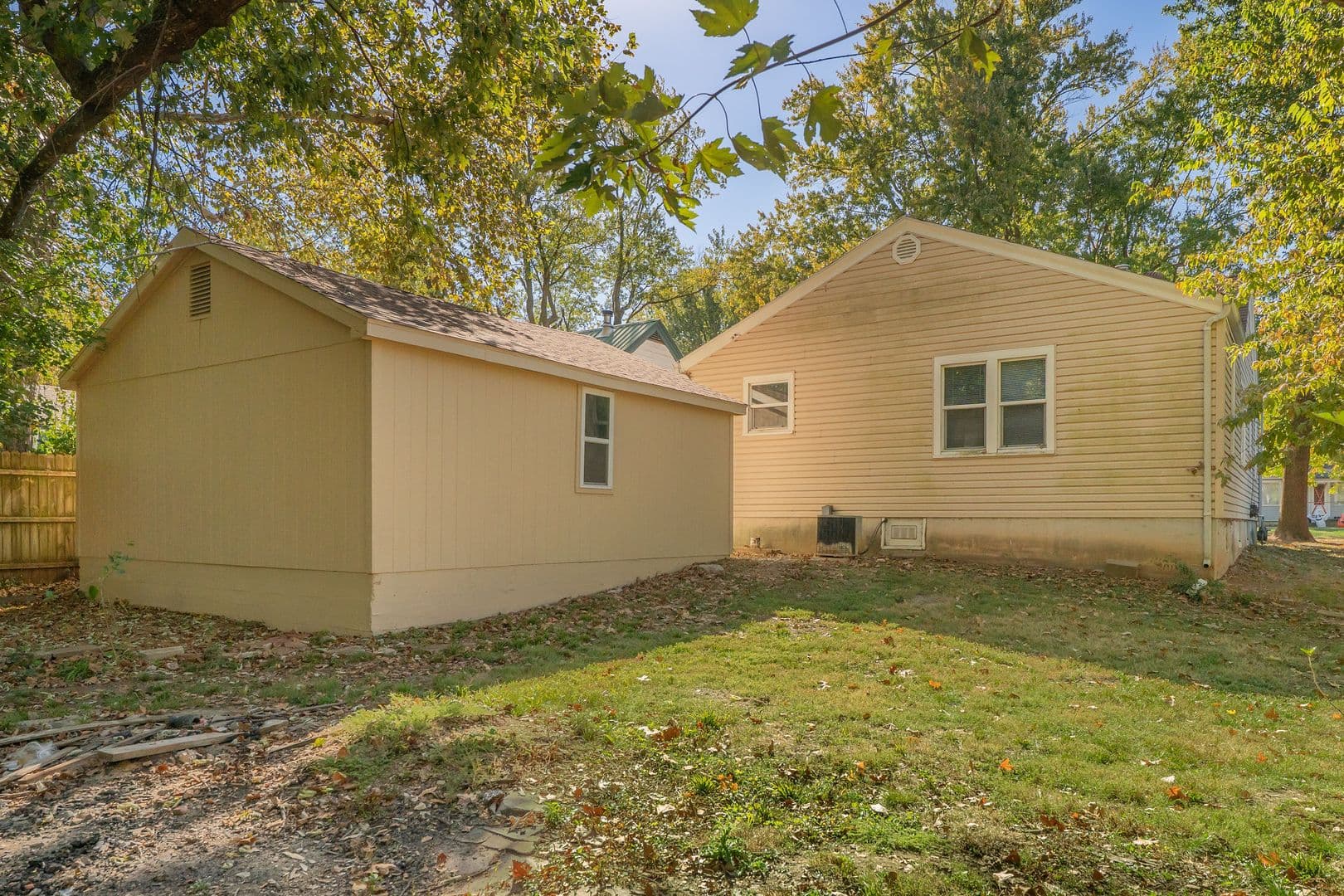 Springfield House: 307 W Portland St
