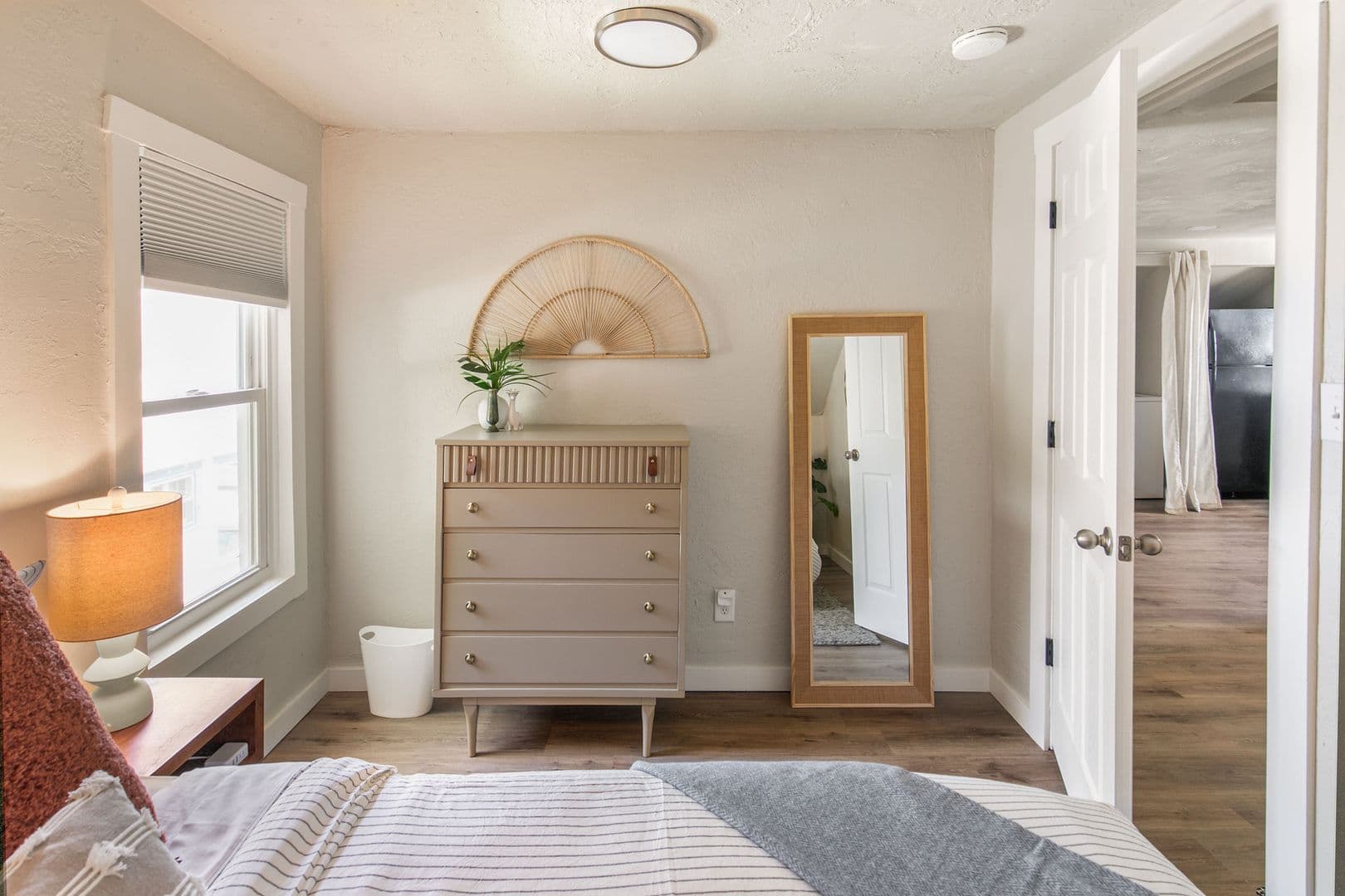 Springfield Apartment: 749 S Market Ave