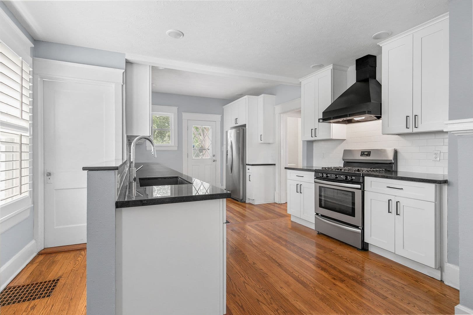 Springfield House: 1121 S Roanoke Ave